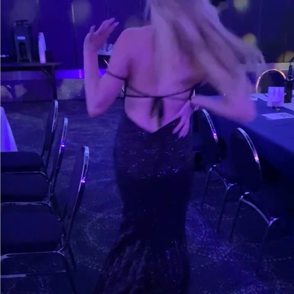 La Femme Gorgeous Dress - Picture 5 of 7